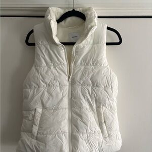 Old Navy Women's Ivory/White Puffer Vest